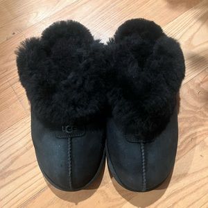 UGG Size 8 womens slippers house shoes